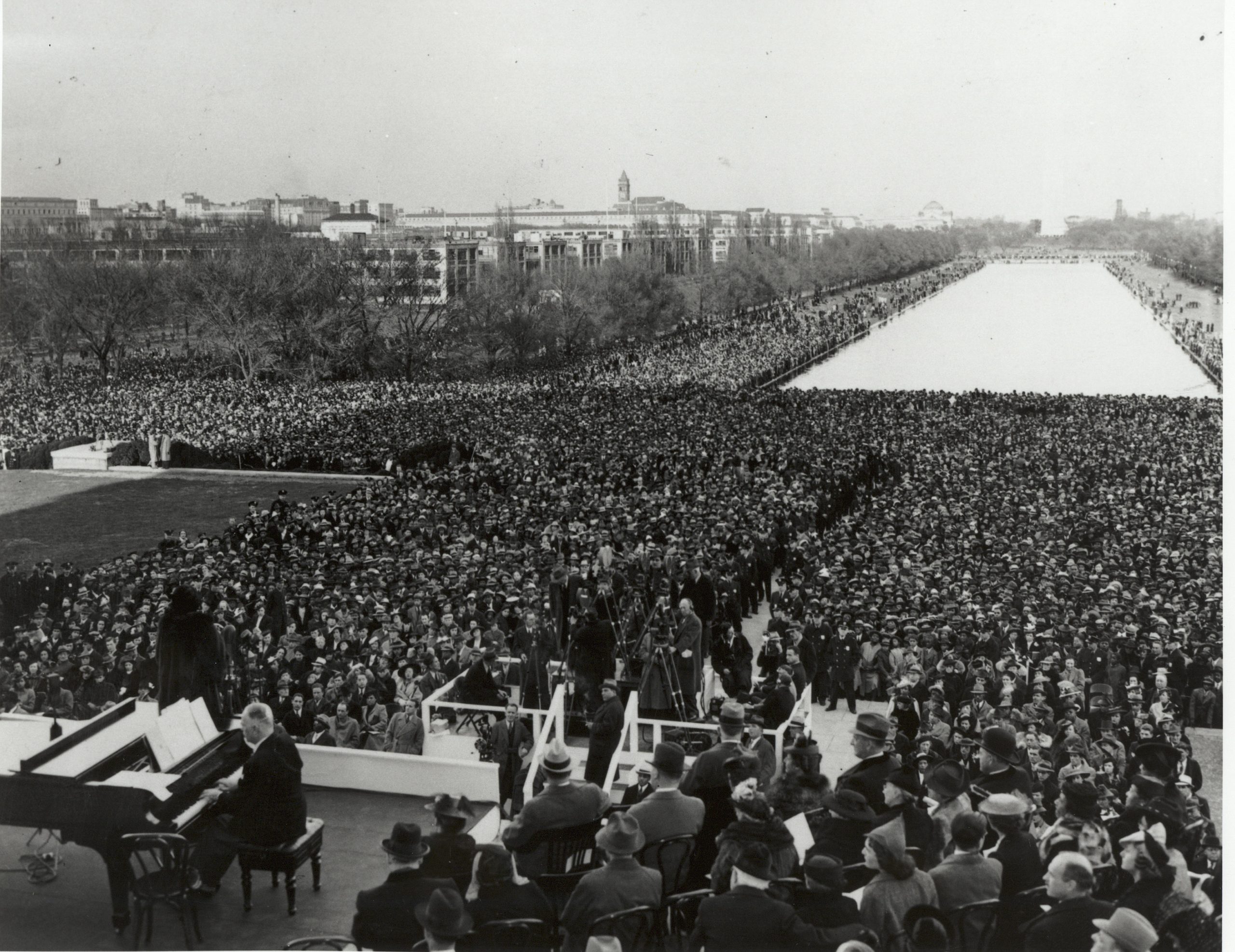 Photograph Of 75000 People Gathered To Hear Marian Anderson s Recital photograph-of-75000-people-gathered-to-hear-marian-anderson-s-recital